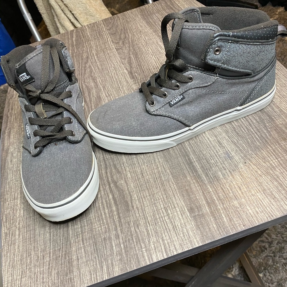 Gently used| VANS WOMEN SHOES - Picture 2 of 5